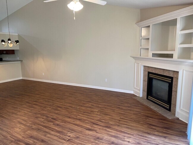 Building Photo - 1112 Landings Loop