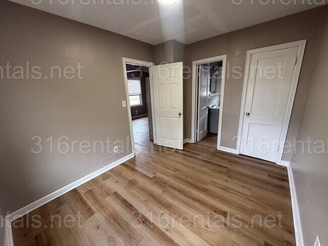 Building Photo - $525 - 1 bedroom / 1 bathroom - duplex