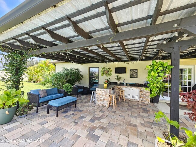 Building Photo - 1255 Sangria Cir
