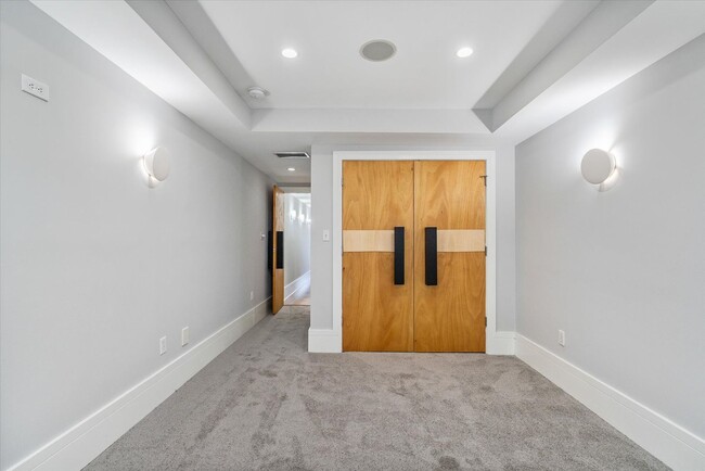Building Photo - 505 S Milton Ave