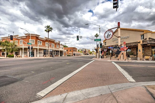 Building Photo - 6805 E 2nd St
