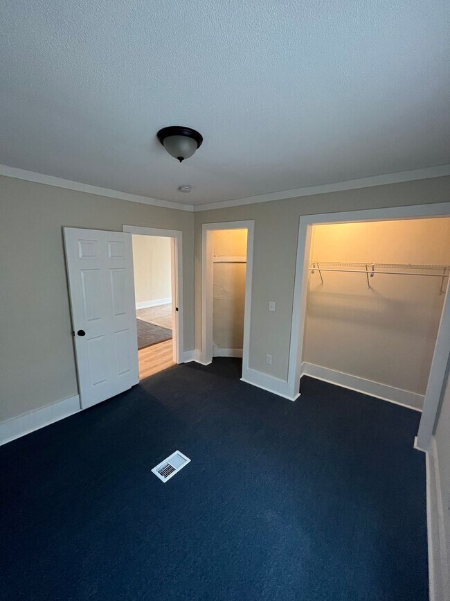 Building Photo - 12 Madison St