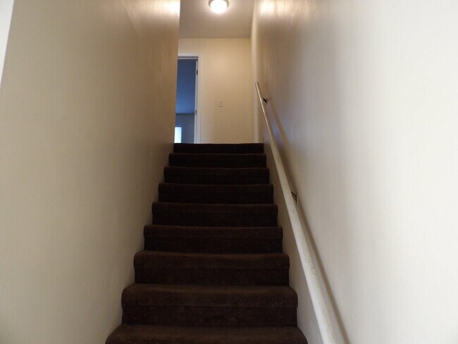 Building Photo - 65 Ashwood Ct