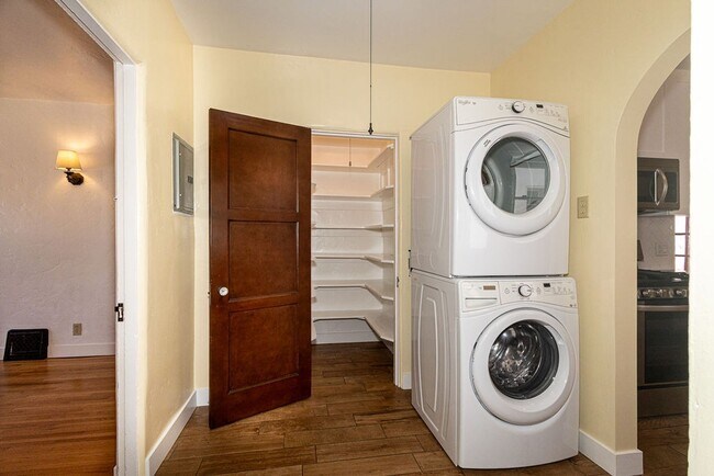 Building Photo - Beautifully Restored 3BR Miracle Mile Duplex | 1,725 SF | Near Metro D Line