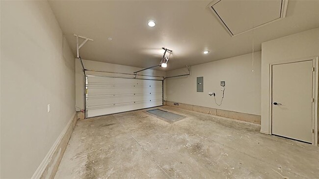 Building Photo - 16008 Iron Ridge Rd