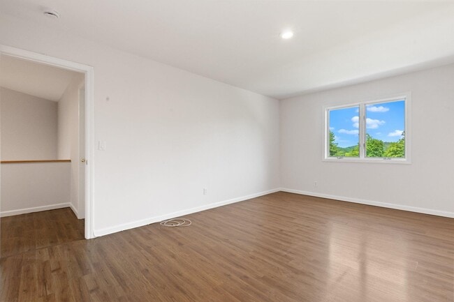 Building Photo - 2 Larissa Ln
