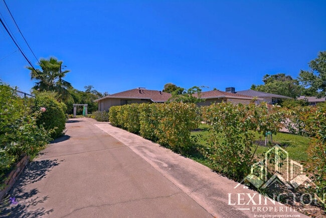 Building Photo - Beautiful, 3BD/2BA, Home available in Sacramento off Madison Ave. and Auburn Blvd.