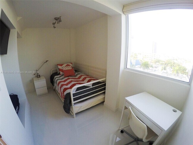 Building Photo - 6917 Collins Ave