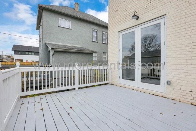 Building Photo - Stunning and move-in ready 3 bdr house