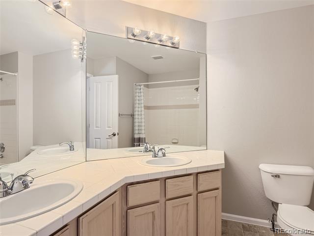Building Photo - 16234 Creekview Dr
