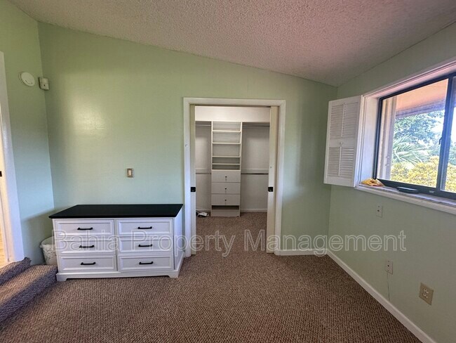 Building Photo - 3730 Alcantara Ave