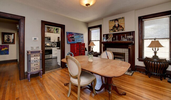 Building Photo - Charming 2-Bedroom Duplex in Franklin Park