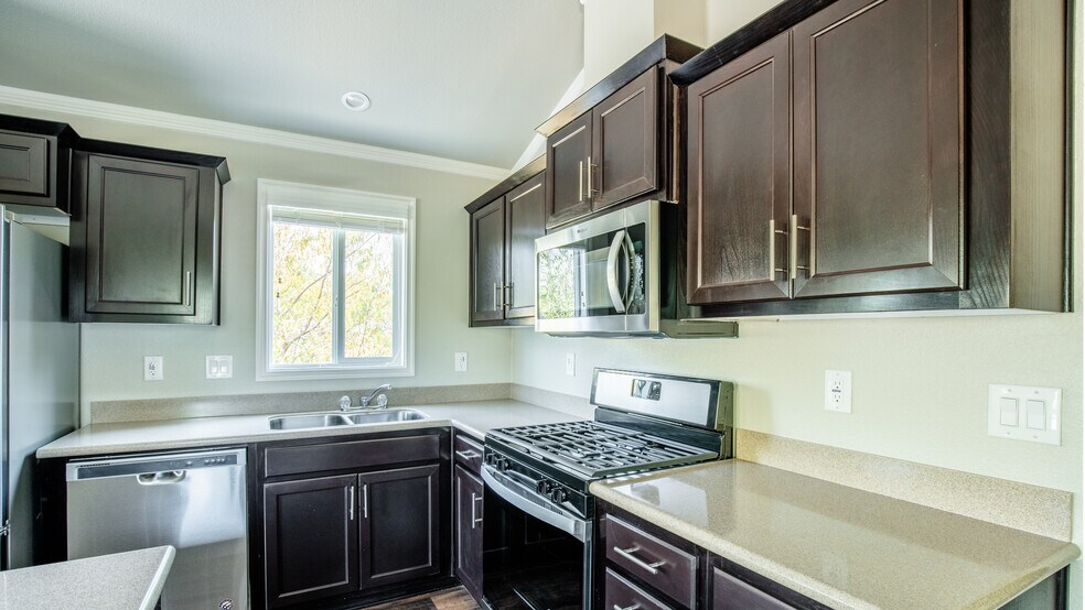 Building Photo - 408 Springvalley Dr
