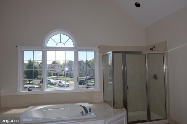 Building Photo - 1631 W Thistle Dr