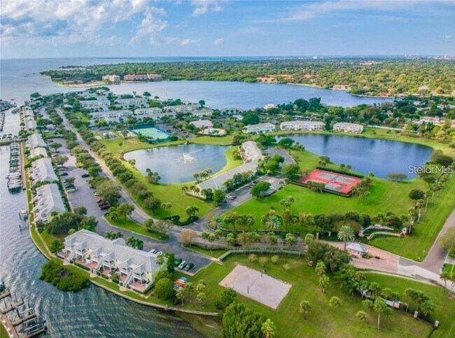 Building Photo - 3889 Pompano Dr SE