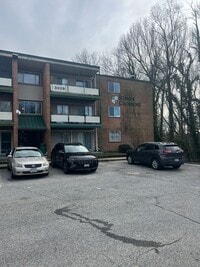 Building Photo - Cozy 3 Bedroom 1 Bathroom Condo- Conveniently Located at DC line