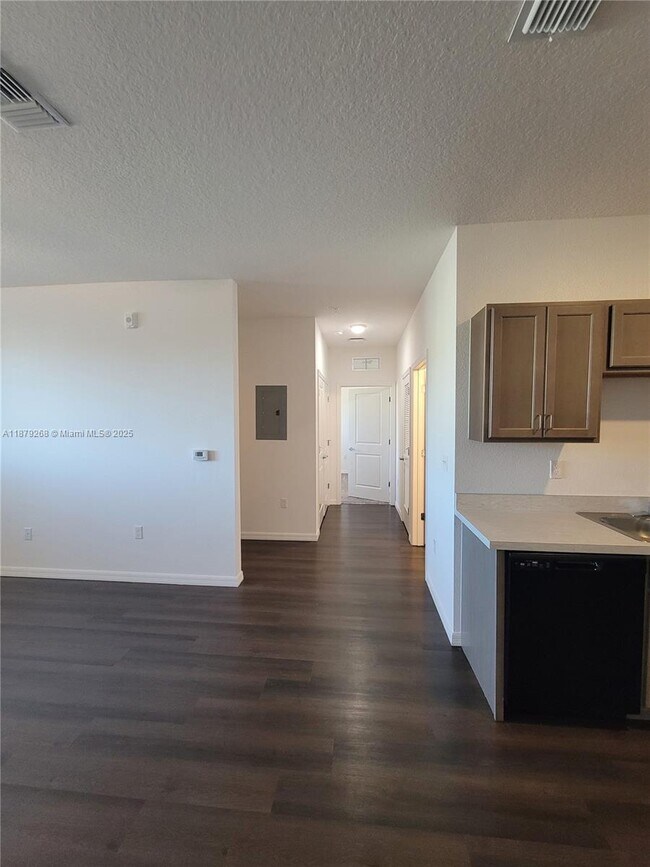 Building Photo - 8271 Tanager Sq