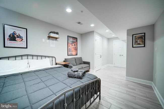 Building Photo - 1513 S Lambert St