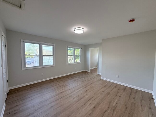 Building Photo - 40 Eisenhower Dr