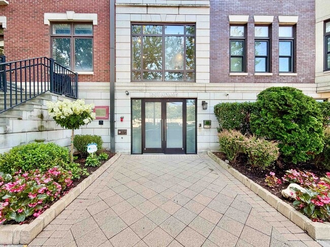 Building Photo - 1300 Grand St