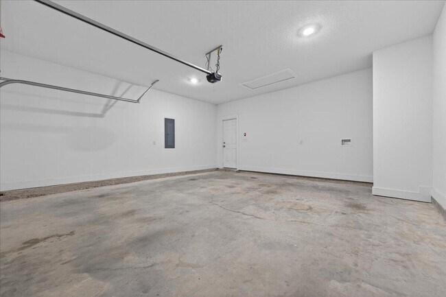 Building Photo - 210 Lyla Ln