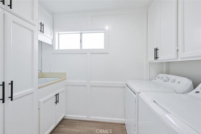 Building Photo - 411 Goldenrod Ave