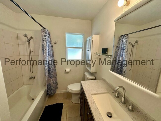 Building Photo - Cute 3 Bed/1 Bath SW Bakersfield Home w RBP & $0 Deposit Option