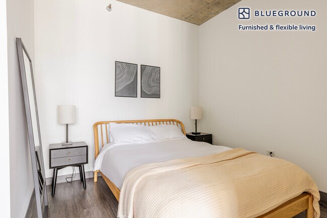 Building Photo - 60 E Randolph St