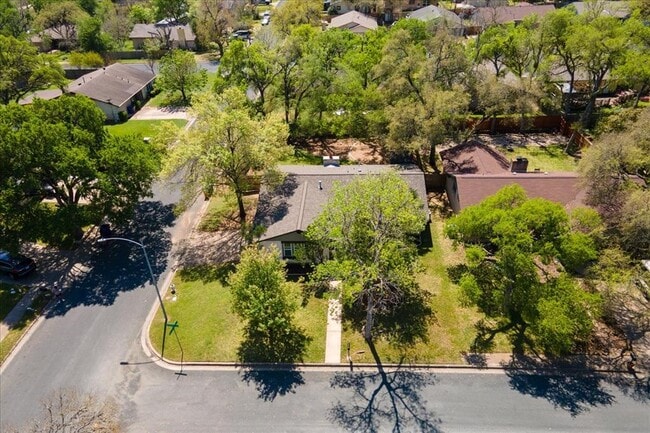 Building Photo - 2501 Redleaf Ln