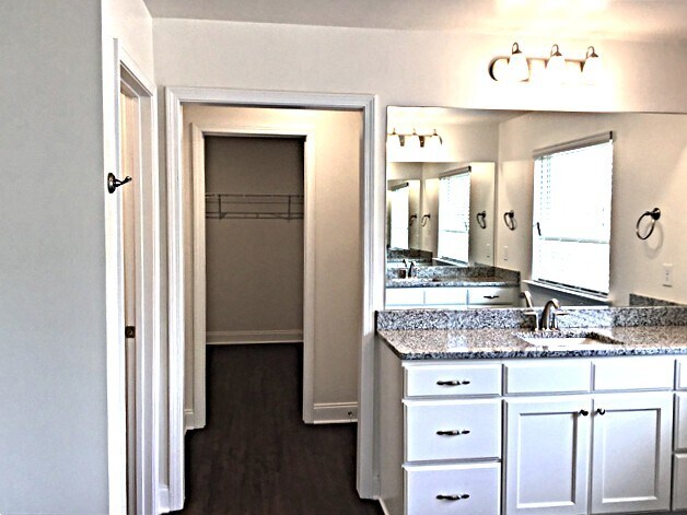 Building Photo - 1682 Weatherbrook Cir