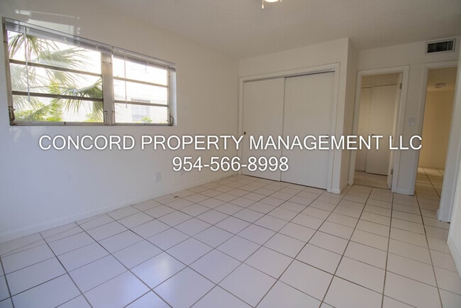 Building Photo - Spacious 2 Bedroom, 1 Bathroom- Pool - Laundry on Site- Fully Tiled- Central AC