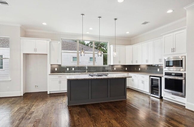 Building Photo - 1230 W 25th St