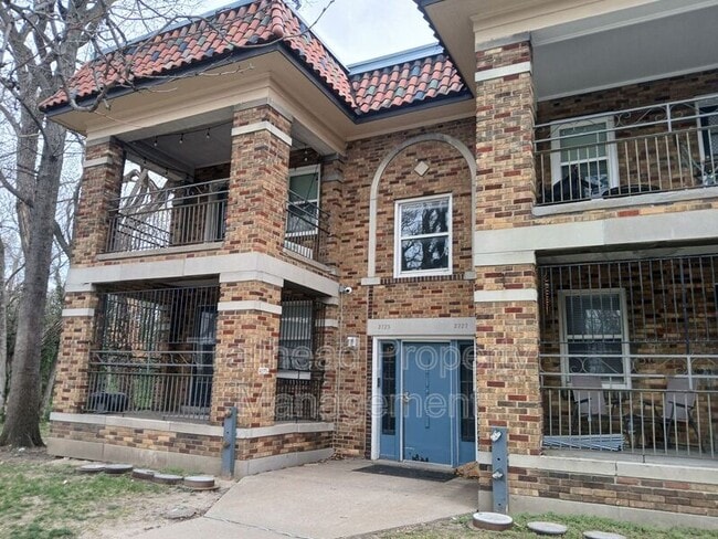Building Photo - 2727 Campbell St