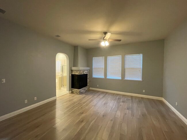 Building Photo - 8024 Halesworth Dr