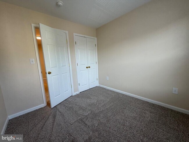 Building Photo - 359 Snyder Ln