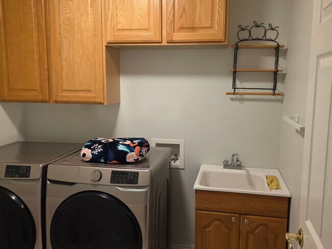 Building Photo - 123 S Rachel Ln