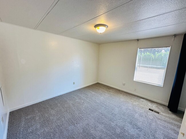 Building Photo - 14014 NE 70th Ave