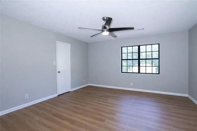 Building Photo - 320 Sprucewood Ct