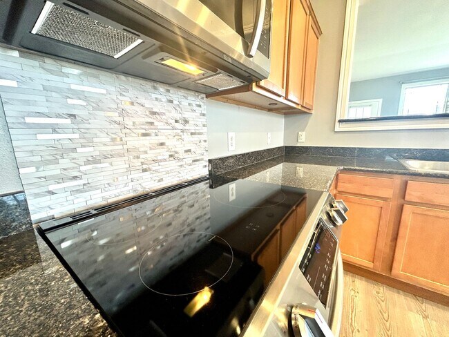 Building Photo - 3 bedroom 2 bath modern style home minutes from Centerton Main!!