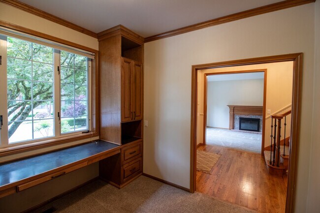 Building Photo - 4bd/2.5ba Redmond Home