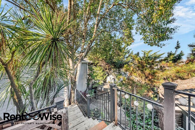 Building Photo - 130-136-136 Mullen Ave