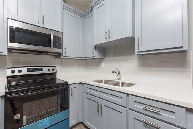Building Photo - 3405 E Zinnia Ave