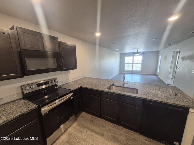 Building Photo - 14412 Avenue X