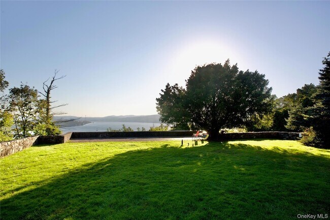 Building Photo - 403 Chateau Rive