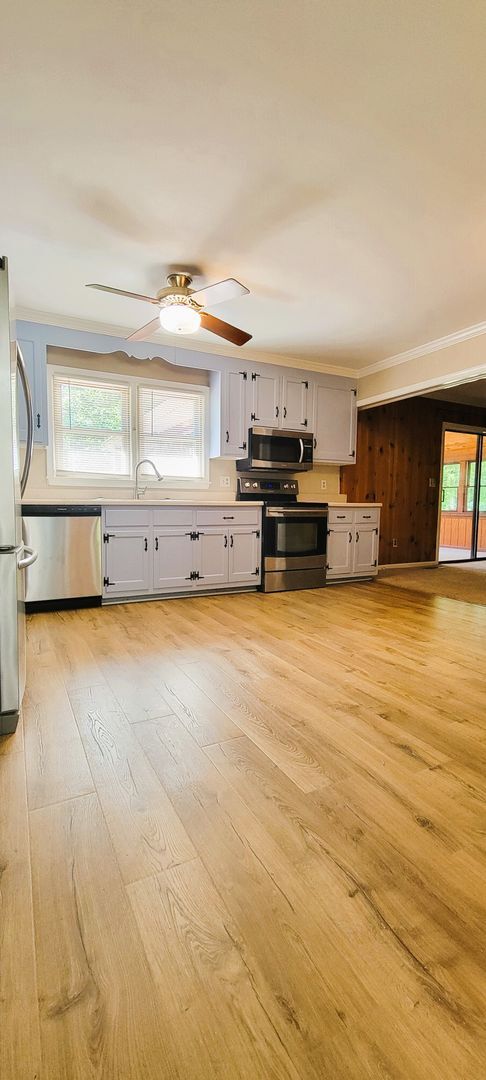 Building Photo - Large 3 bedroom rancher on huge lot off of...