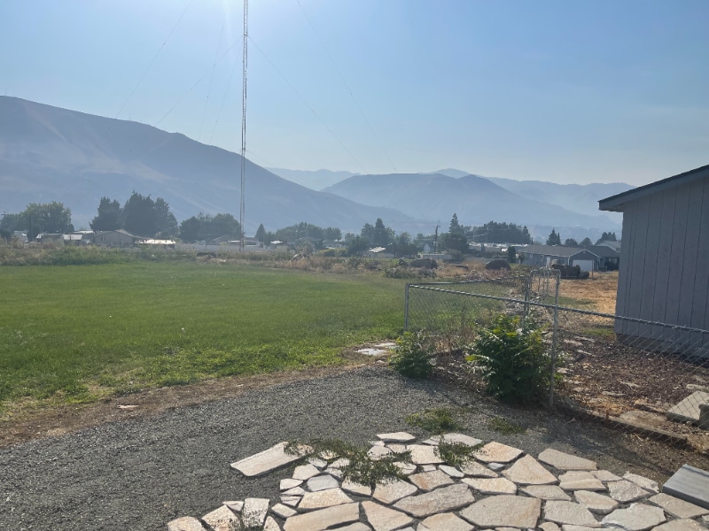 Building Photo - 916 4th St SE