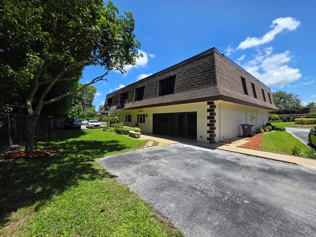 Primary Photo - 9460 SW 61st Way