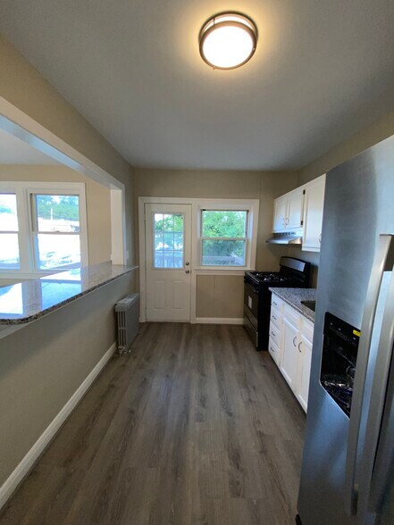 Building Photo - 41 N Kossuth St