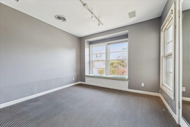 Building Photo - 1802 Lexington St