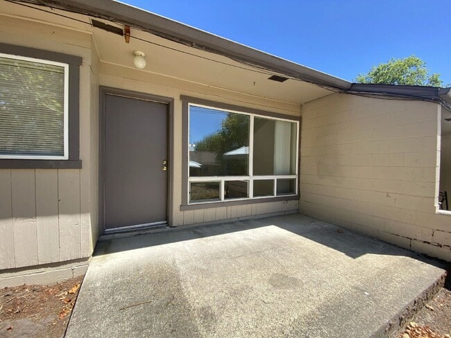 Building Photo - 757 NE Alameda Ave